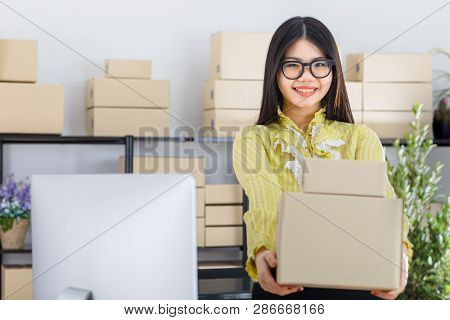 Young Attractive Asian Businesswoman, Long Black Hair, Wearing Glasses, Yellow Blouse, Recheck Order