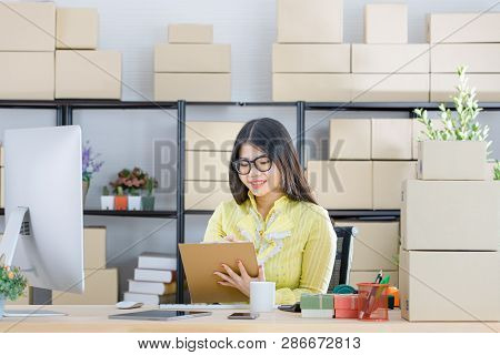 Young Attractive Asian Businesswoman, Long Black Hair, Wearing Glasses, Yellow Blouse, Recheck Order