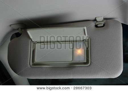 Sun visor зеркал в автомобиле
