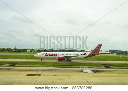 Bangkok, Thailand - August 19, 2018 : Airbus 320 Thailionair, Thailand Low-cost Airline Arrived At D