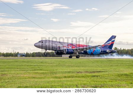 The Aircraft Is Landing. Airbus A320 Aeroflot. Pulkovo Airport. Official Summer Spotting At Pulkovo 