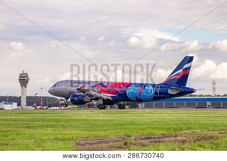 The Aircraft Is Landing. Airbus A320 Aeroflot. Pulkovo Airport. Official Summer Spotting At Pulkovo 