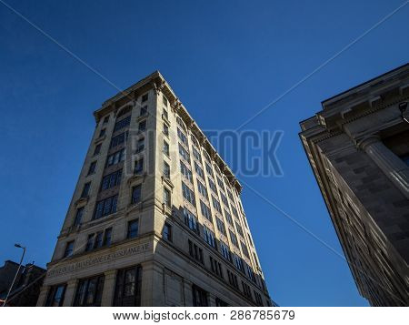 Montreal, Canada - November 4, 2018: Edifice De La Sauvegarde, In Old Montreal, During A Sunny After