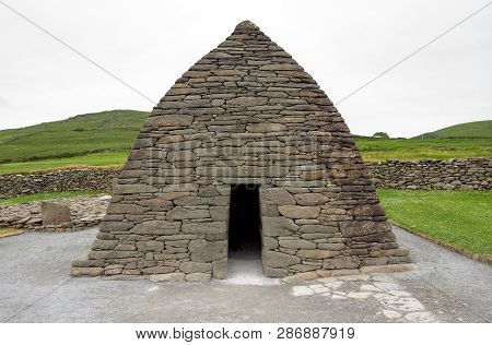Gallarus Oratory, 8th Century Early Christian Church, In The Dingle Peninsula, County Kerry In Weste
