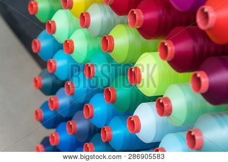 Colorful Embroidery Thread Spool Using In Garment Industry, Row