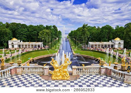 Peterhof, Russia-june 14, 2015: Grand Cascade In Pertergof, Saint-petersburg, Russia