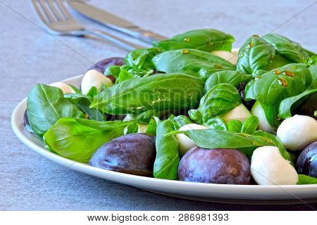 Salad With Plum, Fresh Basil And Mozzarella Balls. Healthy Fitness Salad With Basil. Salad A La Capr