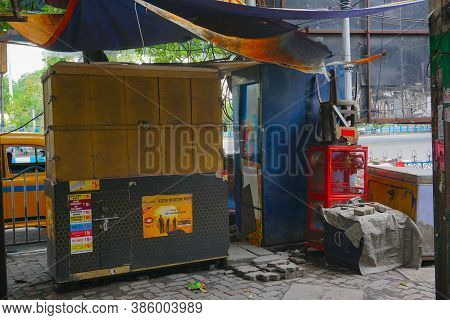 Kolkata, West Bengal, India - 22nd May 2020 : The Retail Shops Are Under Lockdown To Stop Spread Of 