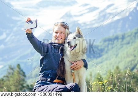 Dod With Woman Living In Mountains Area