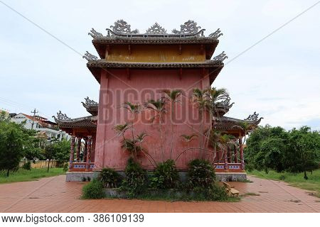 Hoi An, Vietnam, September 20, 2020: Rear Facade Of The Van Mieu Confucius Temple. Hoi An, Vietnam