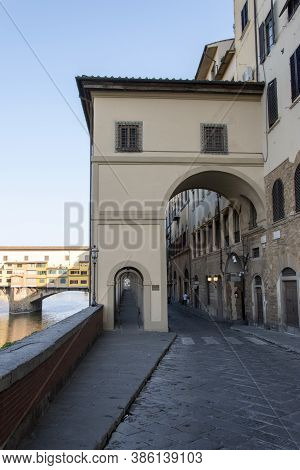 Ponte Vecchio In Florence Over The Arno River And Vasari Corridor