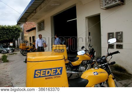 Eunapolis, Bahia / Brazil - April 1, 2008: Facade Of The Correios Post Office In The City Of Eunapol