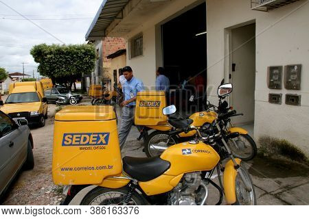 Eunapolis, Bahia / Brazil - April 1, 2008: Facade Of The Correios Post Office In The City Of Eunapol