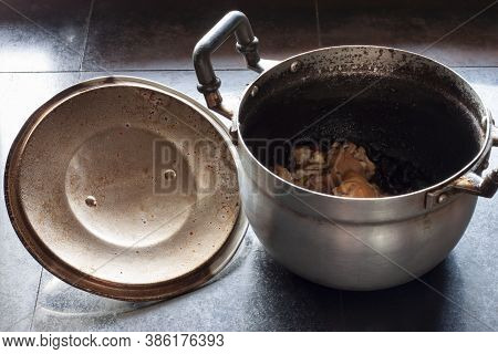 Pot Of Boiled Pork Bone Soup Burning Until The Water Is Dry And Burnt.