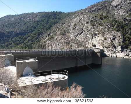 Hetch Hetchy diga nel parco nazionale di Yosemite