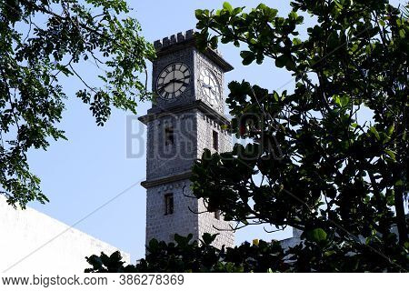 Kalaburagi, Karnataka/india-september 03.2020: Close View Of Gulbarga University Library Clock Tower