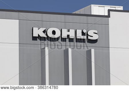 Plainfield - Circa September 2020: Kohls Distribution Center. Kohls Is Accepting Amazon.com Returns 