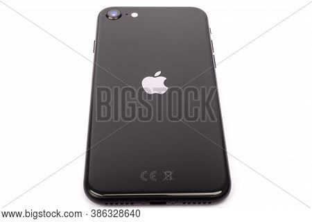 Design Of The New Iphone Se 2020 From Apple