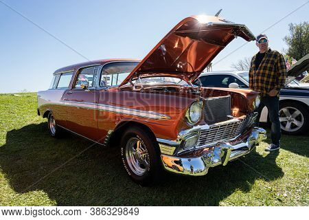 Saint Clair Shores, Michigan / Usa - 09-21-2020: 24Th Annual Waterfront Car Show Presented By The Vi