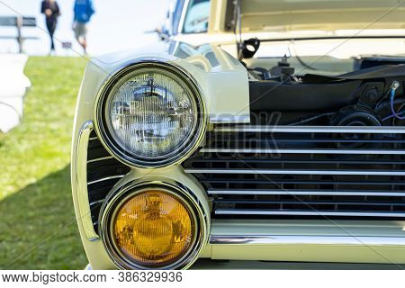 Saint Clair Shores, Michigan / Usa - 09-21-2020: 24Th Annual Waterfront Car Show Presented By The Vi