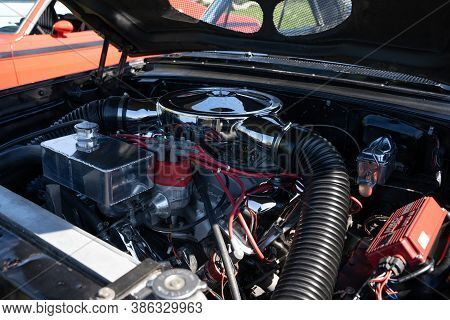 Saint Clair Shores, Michigan / Usa - 09-21-2020: 24Th Annual Waterfront Car Show Presented By The Vi