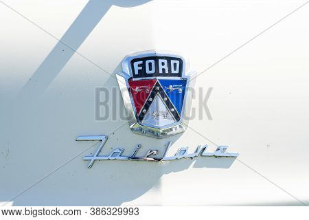 Saint Clair Shores, Michigan / Usa - 09-21-2020: 24Th Annual Waterfront Car Show Presented By The Vi