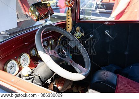 Saint Clair Shores, Michigan / Usa - 09-21-2020: 24Th Annual Waterfront Car Show Presented By The Vi