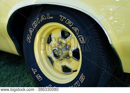 Saint Clair Shores, Michigan / Usa - 09-21-2020: 24Th Annual Waterfront Car Show Presented By The Vi