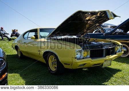 Saint Clair Shores, Michigan / Usa - 09-21-2020: 24Th Annual Waterfront Car Show Presented By The Vi