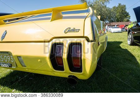 Saint Clair Shores, Michigan / Usa - 09-21-2020: 24Th Annual Waterfront Car Show Presented By The Vi