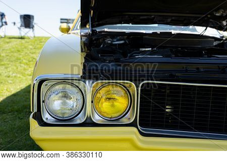 Saint Clair Shores, Michigan / Usa - 09-21-2020: 24Th Annual Waterfront Car Show Presented By The Vi