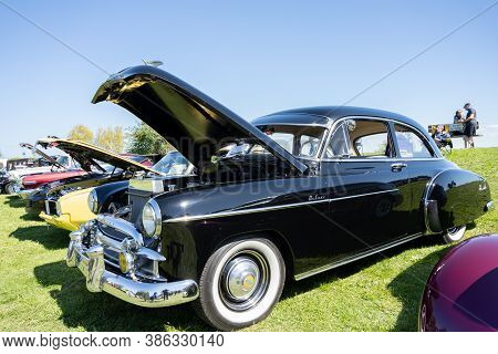 Saint Clair Shores, Michigan / Usa - 09-21-2020: 24Th Annual Waterfront Car Show Presented By The Vi