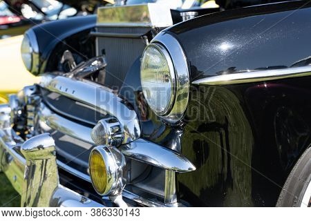 Saint Clair Shores, Michigan / Usa - 09-21-2020: 24Th Annual Waterfront Car Show Presented By The Vi