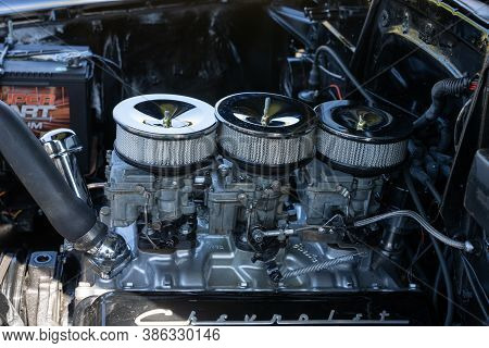 Saint Clair Shores, Michigan / Usa - 09-21-2020: 24Th Annual Waterfront Car Show Presented By The Vi