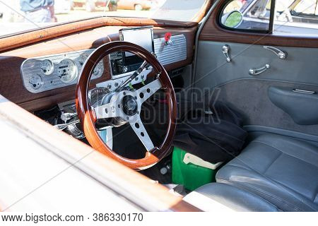 Saint Clair Shores, Michigan / Usa - 09-21-2020: 24Th Annual Waterfront Car Show Presented By The Vi