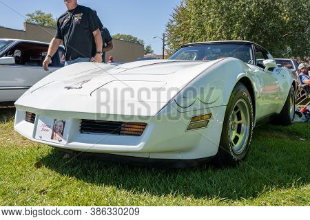 Saint Clair Shores, Michigan / Usa - 09-21-2020: 24Th Annual Waterfront Car Show Presented By The Vi