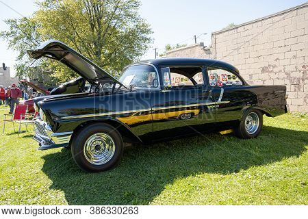 Saint Clair Shores, Michigan / Usa - 09-21-2020: 24Th Annual Waterfront Car Show Presented By The Vi