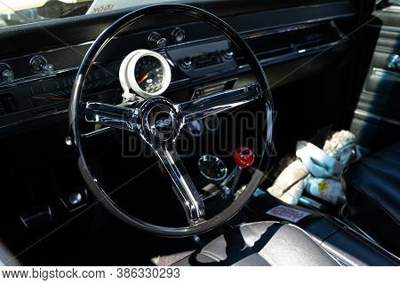 Saint Clair Shores, Michigan / Usa - 09-21-2020: 24Th Annual Waterfront Car Show Presented By The Vi