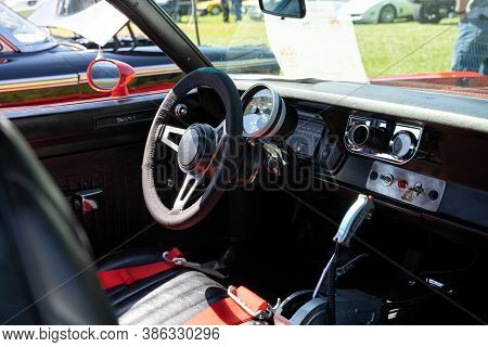 Saint Clair Shores, Michigan / Usa - 09-21-2020: 24Th Annual Waterfront Car Show Presented By The Vi