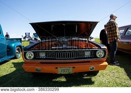 Saint Clair Shores, Michigan / Usa - 09-21-2020: 24Th Annual Waterfront Car Show Presented By The Vi