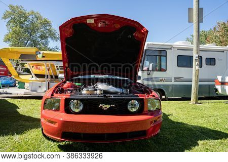Saint Clair Shores, Michigan / Usa - 09-21-2020: 24Th Annual Waterfront Car Show Presented By The Vi