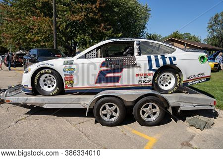 Saint Clair Shores, Michigan / Usa - 09-21-2020: 24Th Annual Waterfront Car Show Presented By The Vi