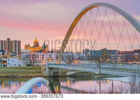 Des Moines Iowa Skyline In Usa