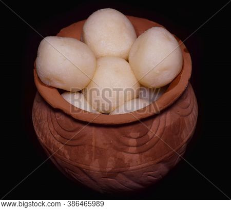 Indian Bengali Dessert Spongy Rosogolla Served In Clay Pot Or Earthenware