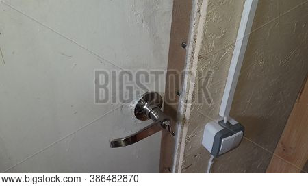 Door Upholstery With Leather And Dermantine For Insulation