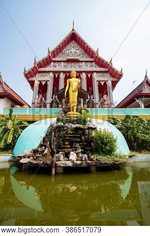 Wat Amphu Wararam Is A Beautiful Temple Located On The Chao Phraya River In Pathum Thani Province In