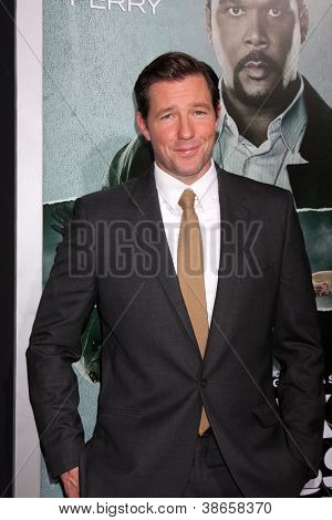 ロサンゼルス発 - 10 月 15 日: エドワード ・ バーンズ「アレックス クロス」初演アークライト映画館 Cineram に到着します。