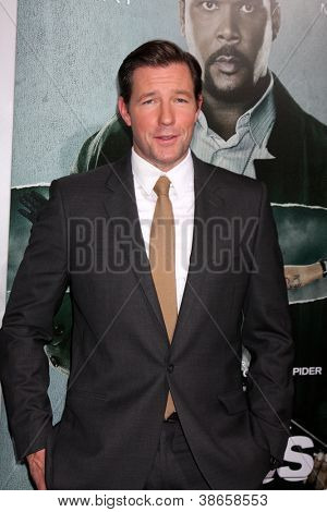 ロサンゼルス発 - 10 月 15 日: エドワード ・ バーンズ「アレックス クロス」初演アークライト映画館 Cineram に到着します。