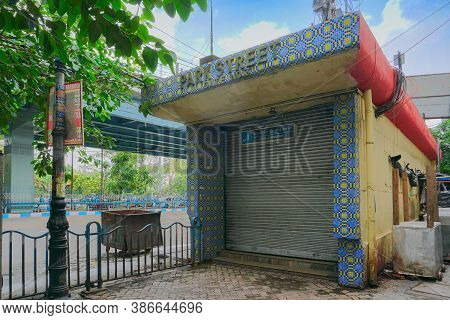 Kolkata, West Bengal, India - 22nd May 2020 : Park Street Metro Railway Station Gate Is Shut Under L