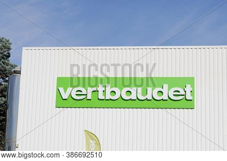 Bordeaux , Aquitaine / France - 09 20 2020 : Vertbaudet Logo And Text Sign Front Of Store For Kid An